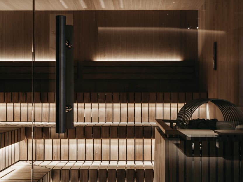Sauna mit tollen Lichtelementen im adults only Saunabereich im Haven Alpendorf